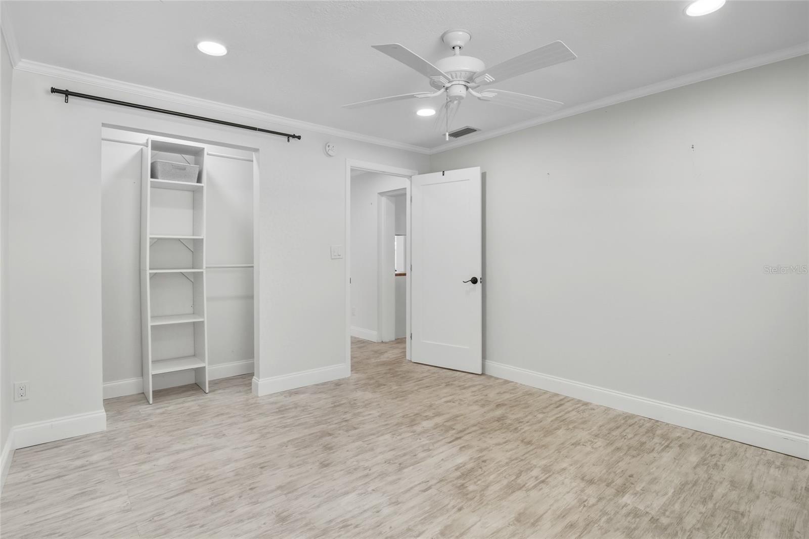 Image 24 of 39 For 702 Eleanore Avenue