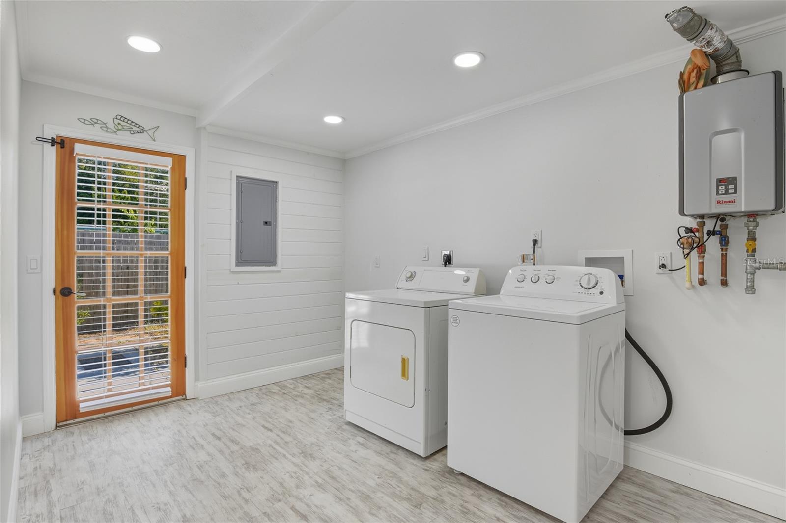 Image 25 of 39 For 702 Eleanore Avenue