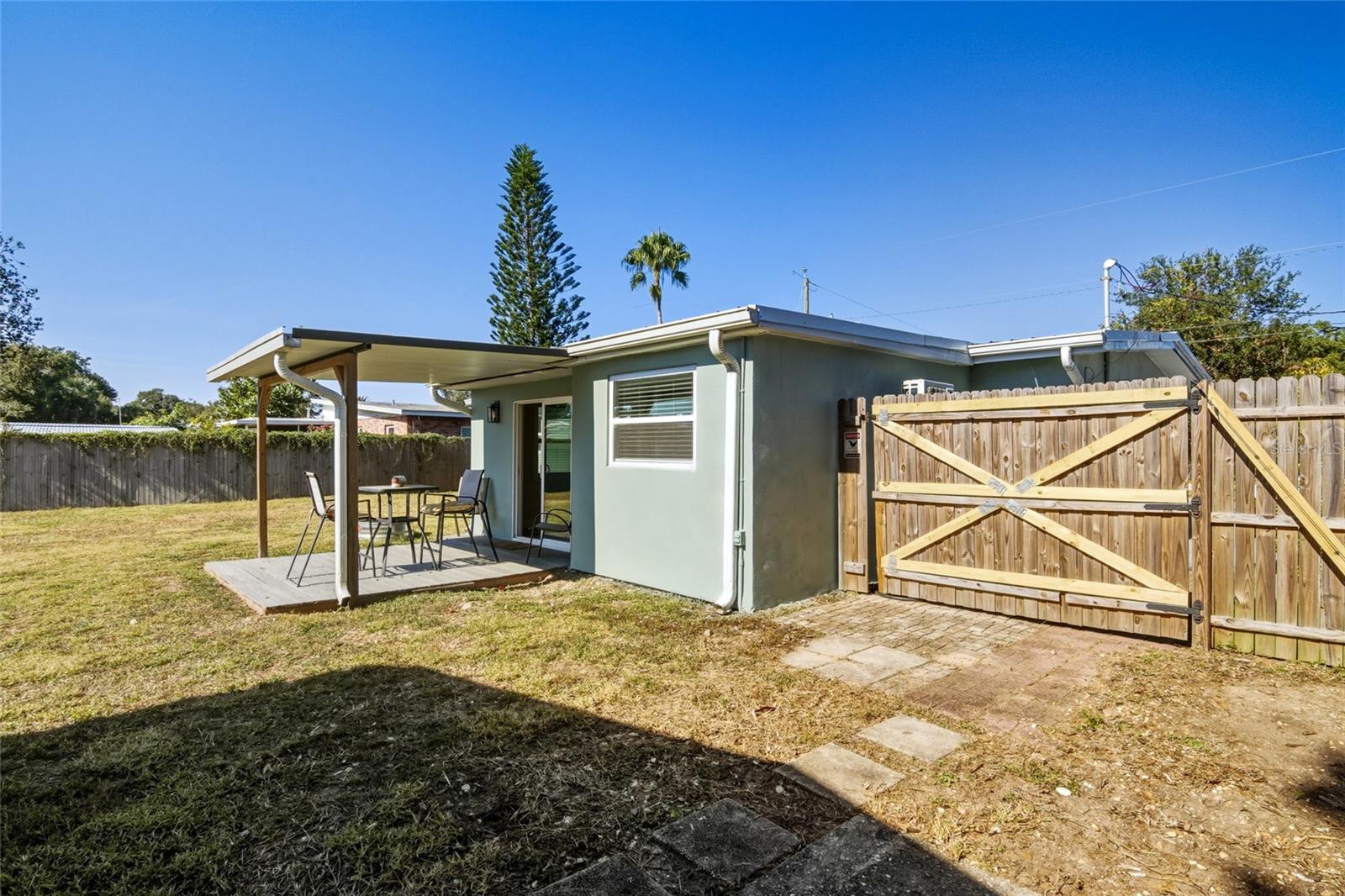 Image 33 of 39 For 702 Eleanore Avenue