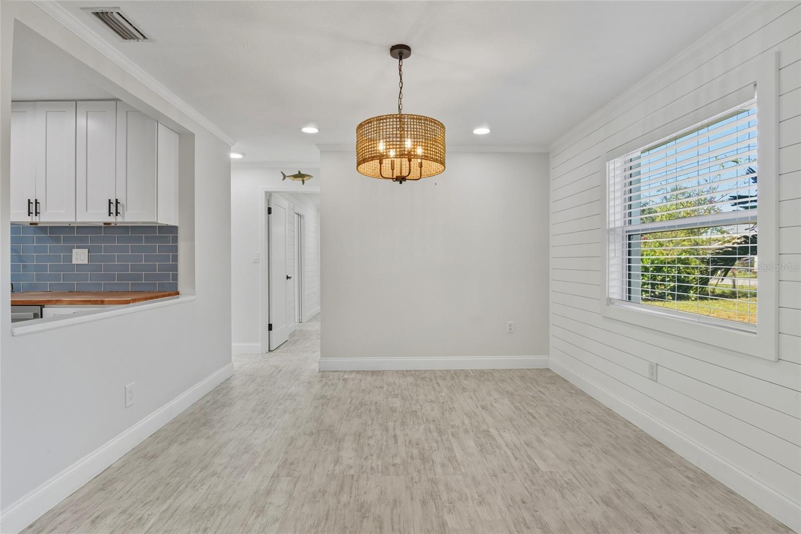 Image 5 of 39 For 702 Eleanore Avenue