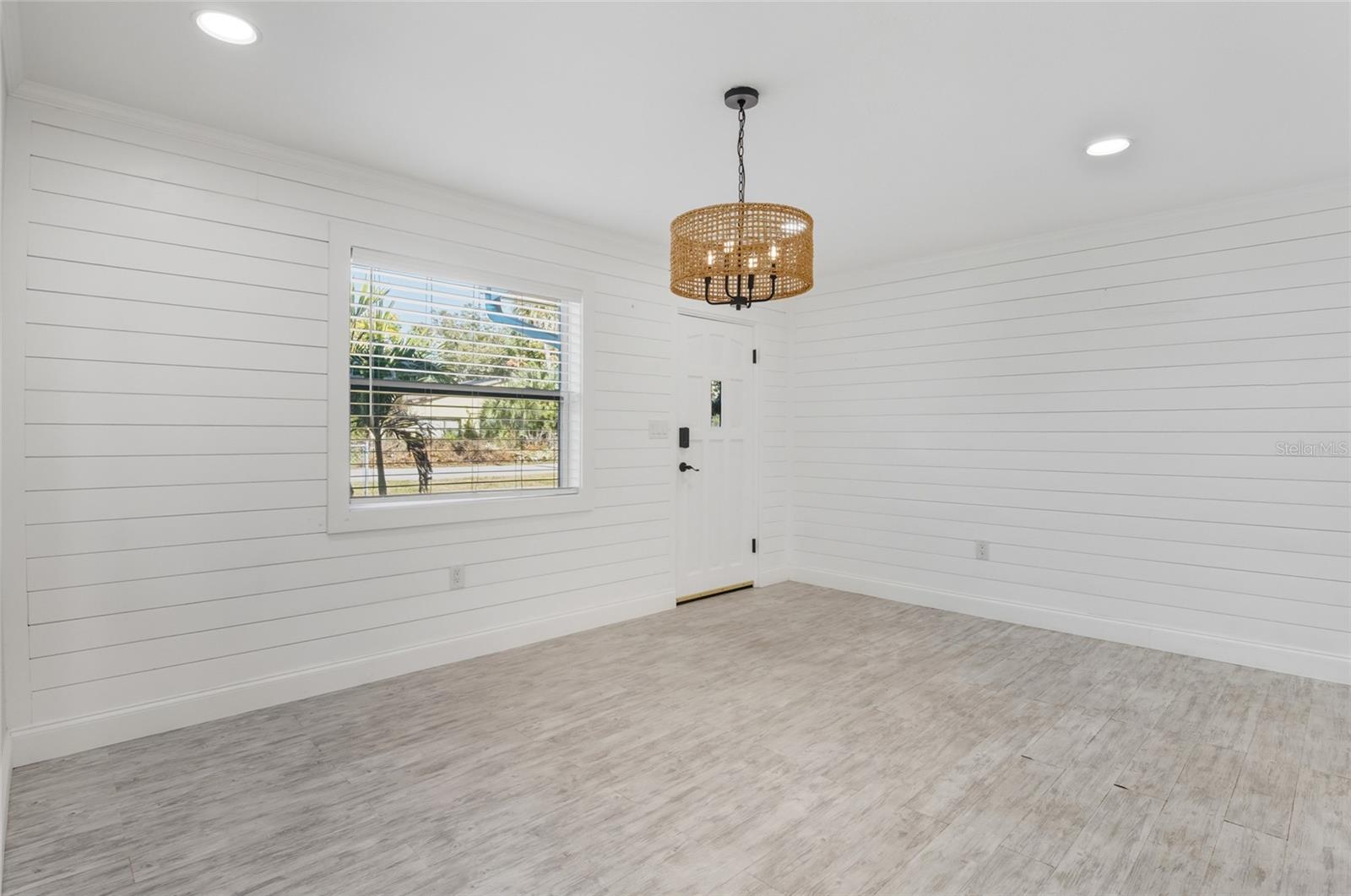 Image 6 of 39 For 702 Eleanore Avenue