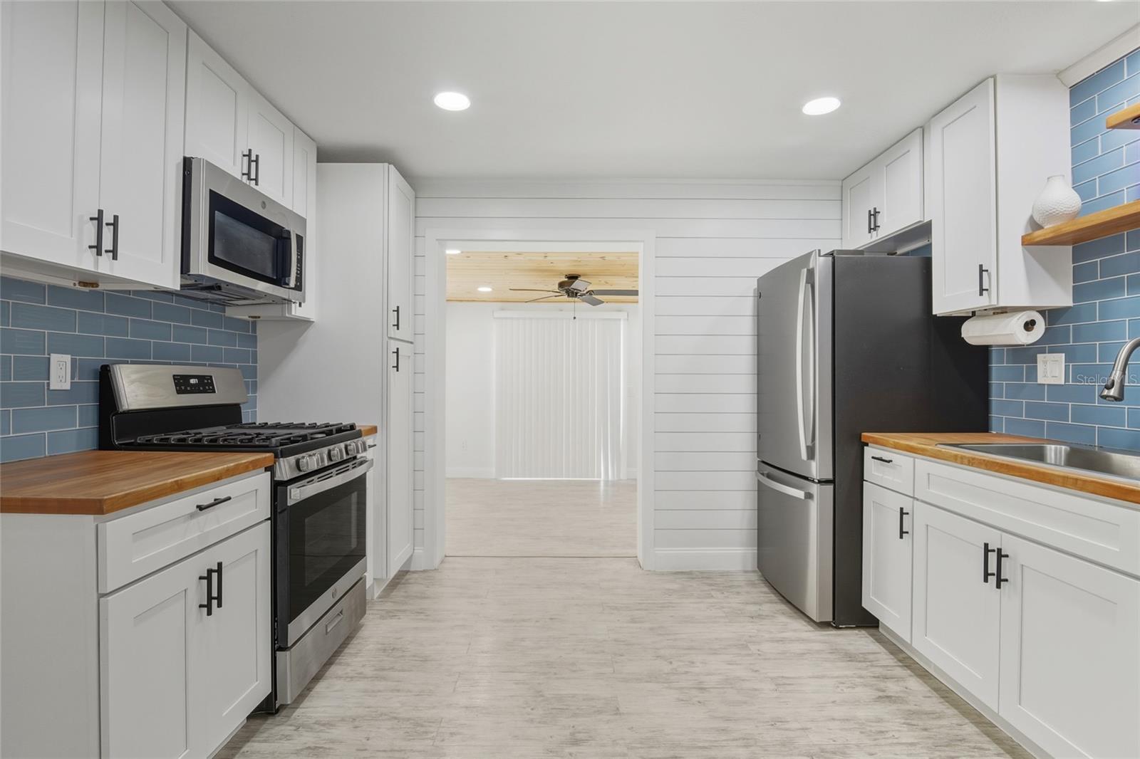 Image 7 of 39 For 702 Eleanore Avenue