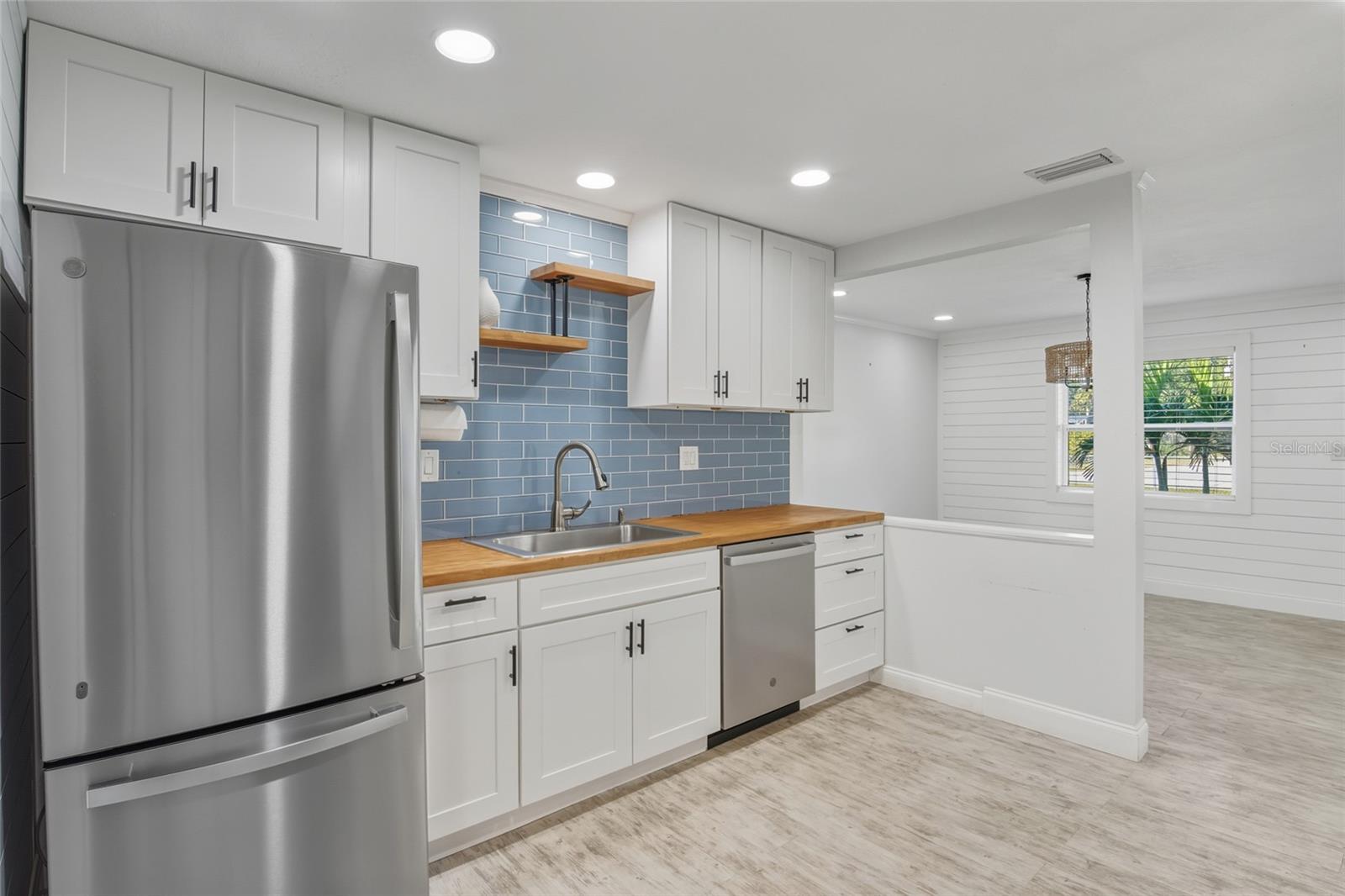 Image 8 of 39 For 702 Eleanore Avenue