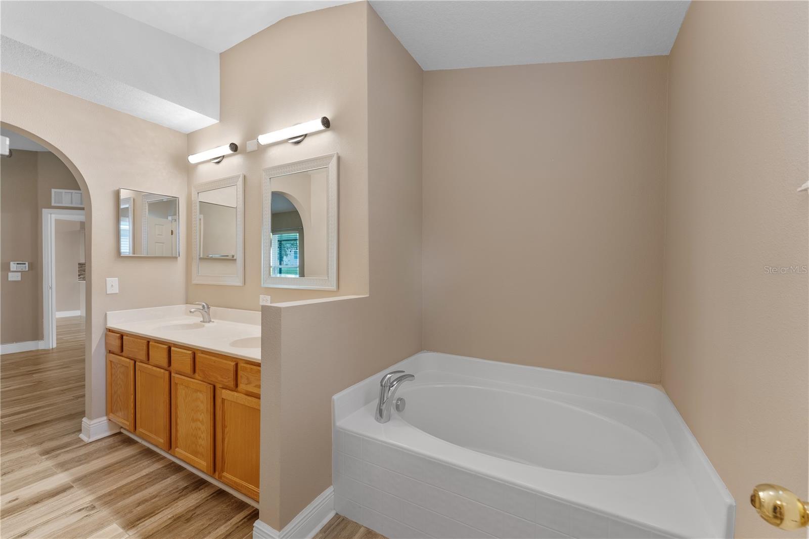 Image 12 of 23 For 505 Stonewall Avenue