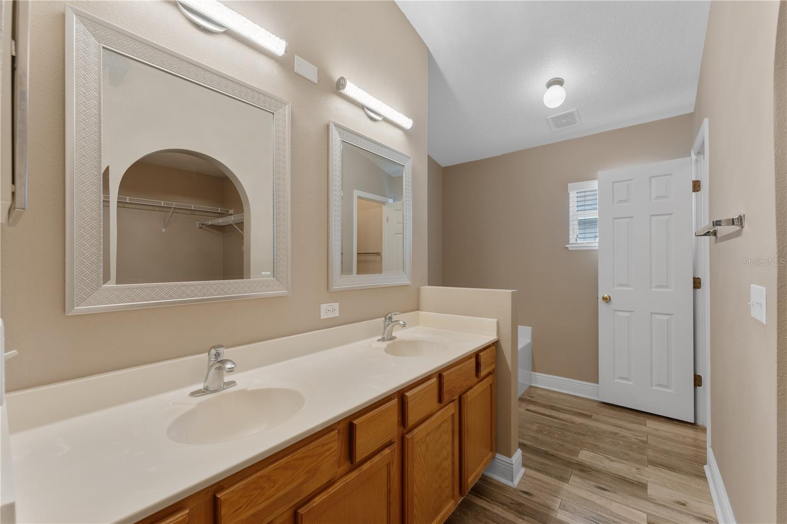 Image 13 of 23 For 505 Stonewall Avenue