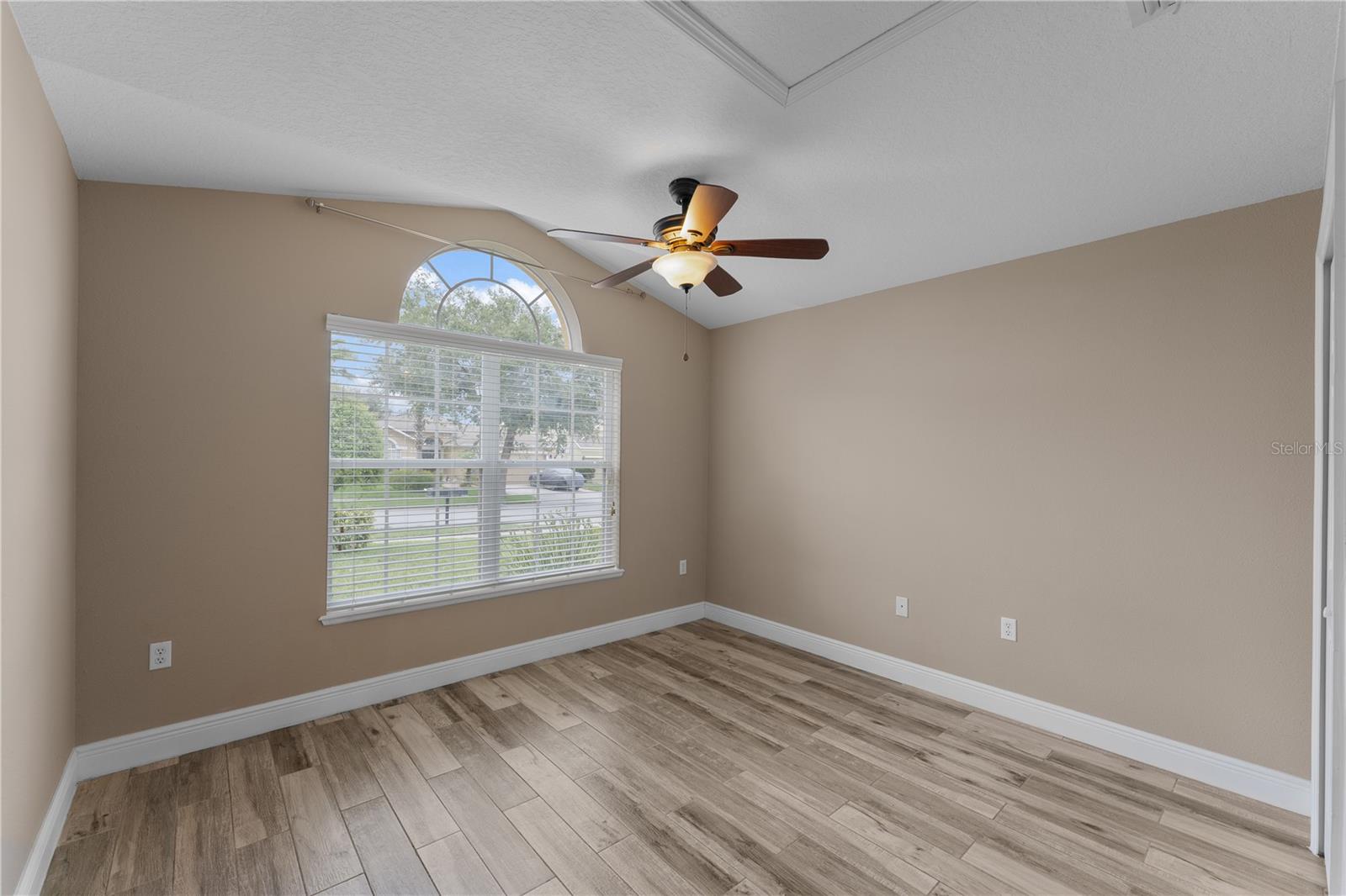 Image 18 of 23 For 505 Stonewall Avenue