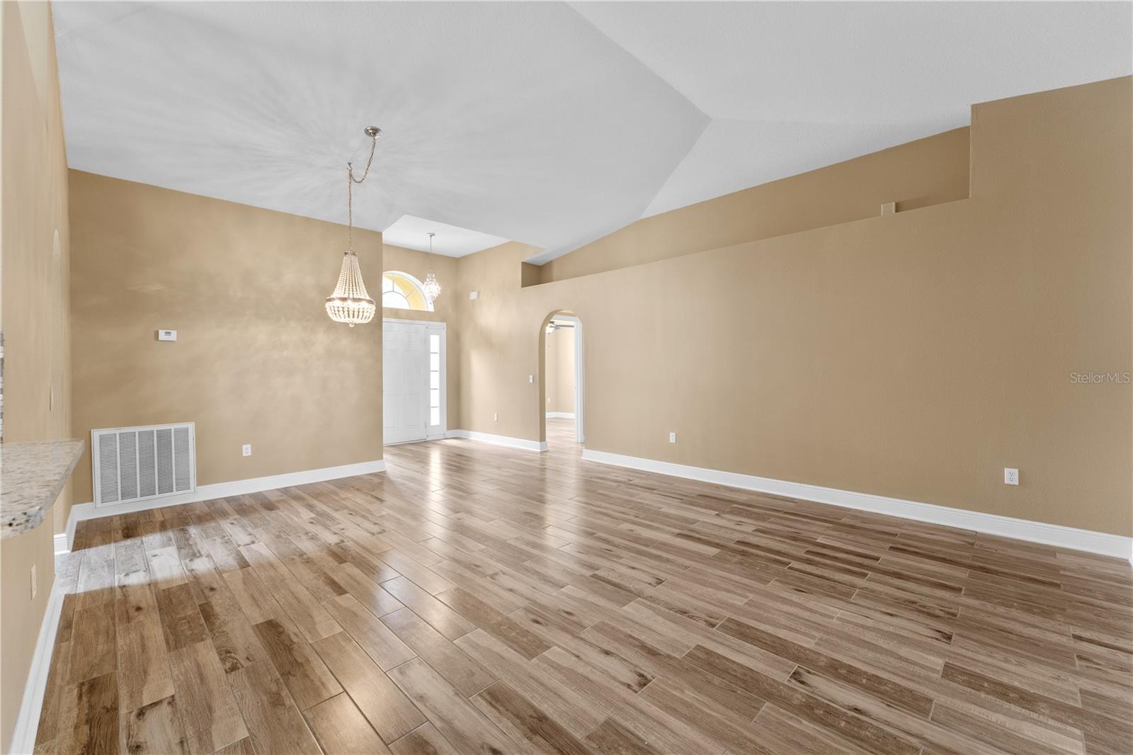 Image 2 of 23 For 505 Stonewall Avenue