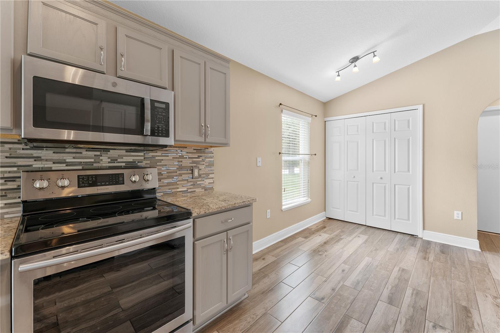 Image 6 of 23 For 505 Stonewall Avenue