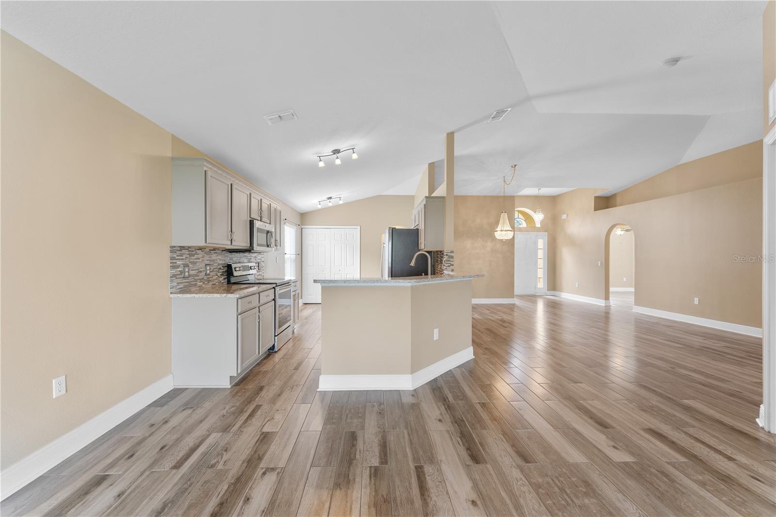 Image 7 of 23 For 505 Stonewall Avenue