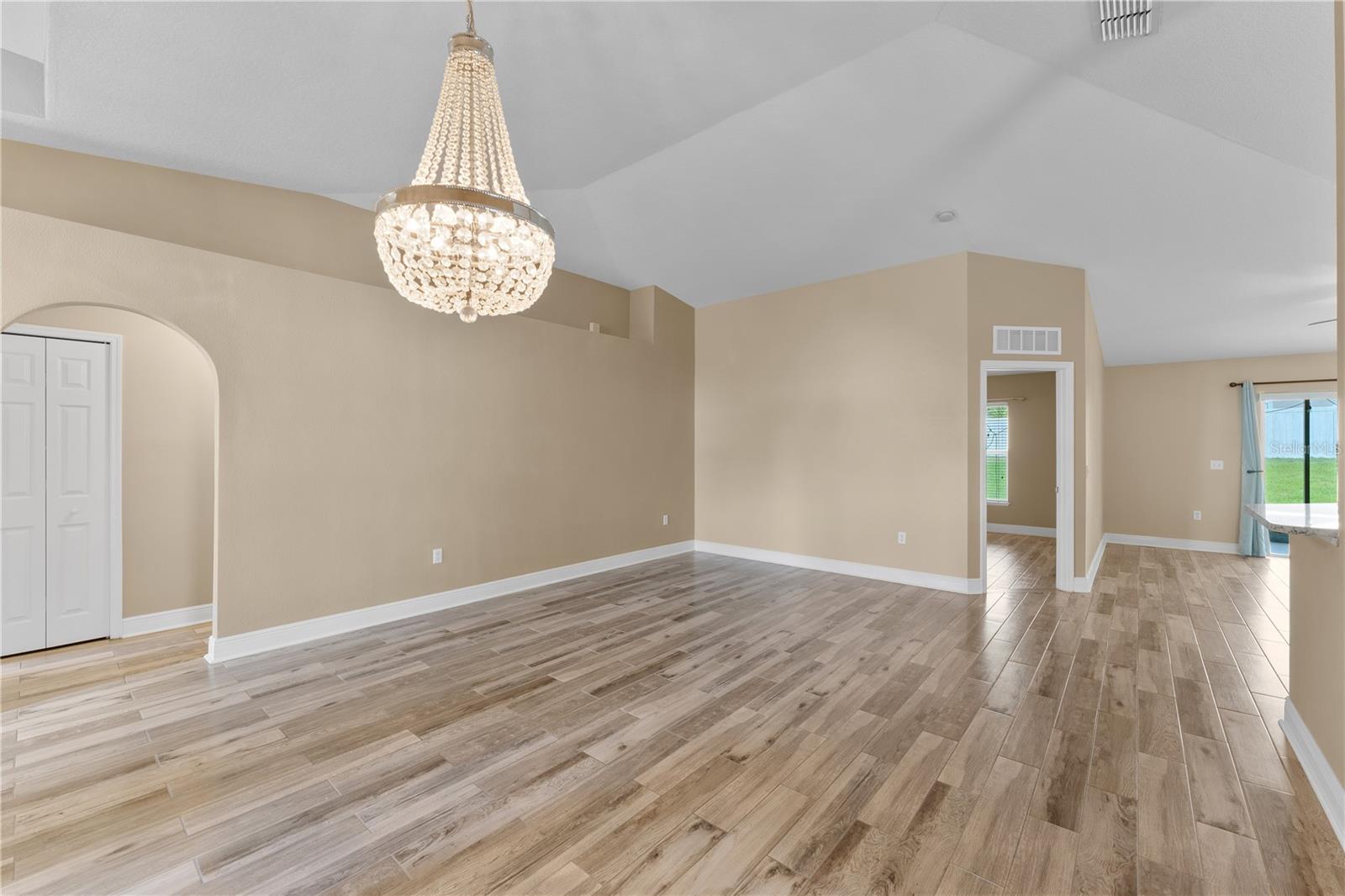 Image 9 of 23 For 505 Stonewall Avenue