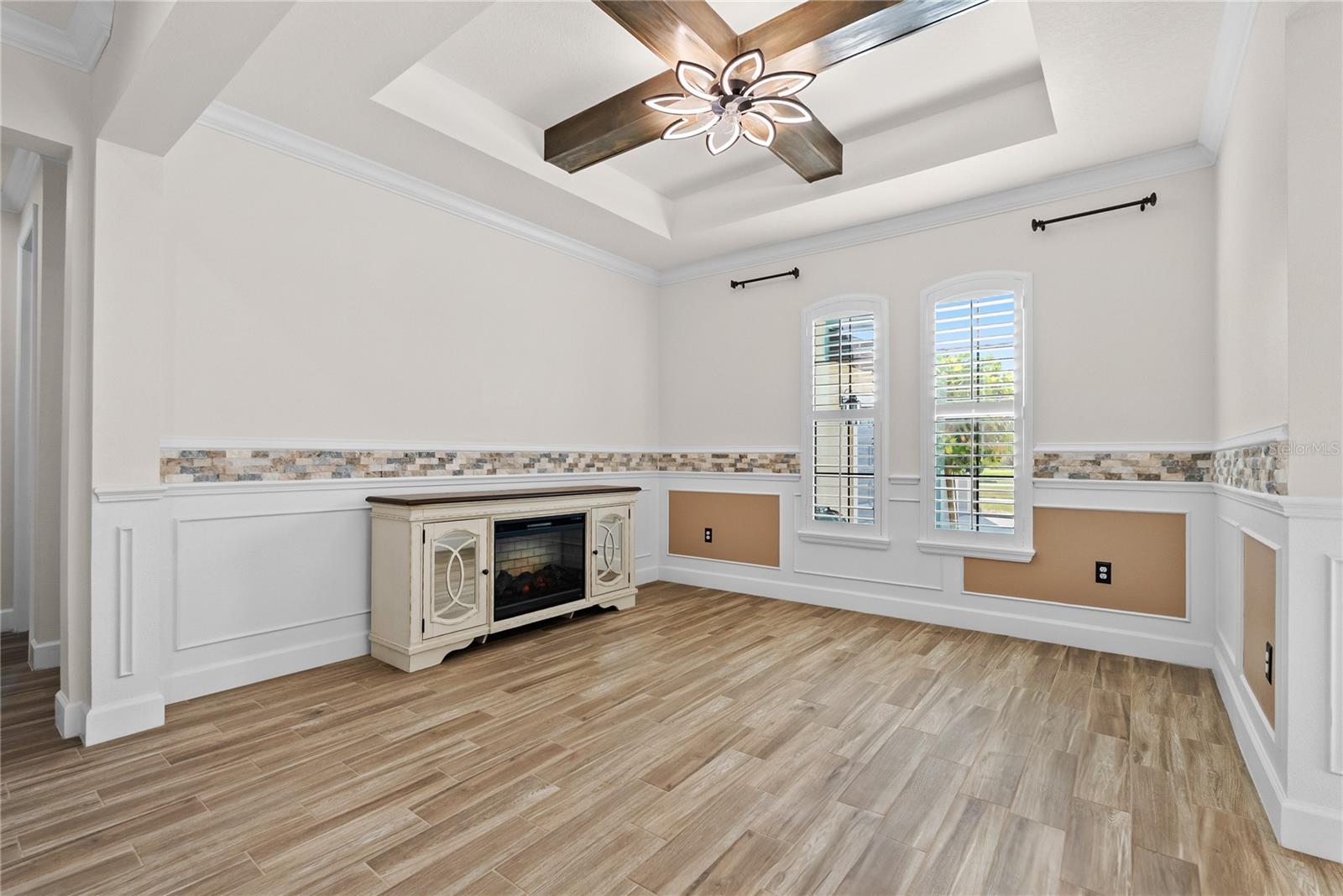 Image 16 of 64 For 5219 Lake Venice Drive