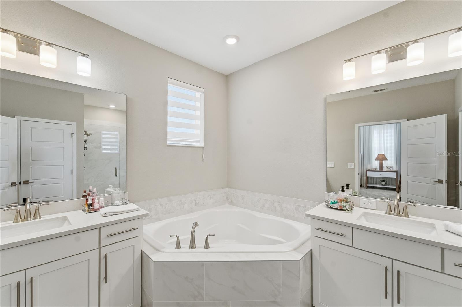 Image 36 of 70 For 14963 Guava Bay Drive