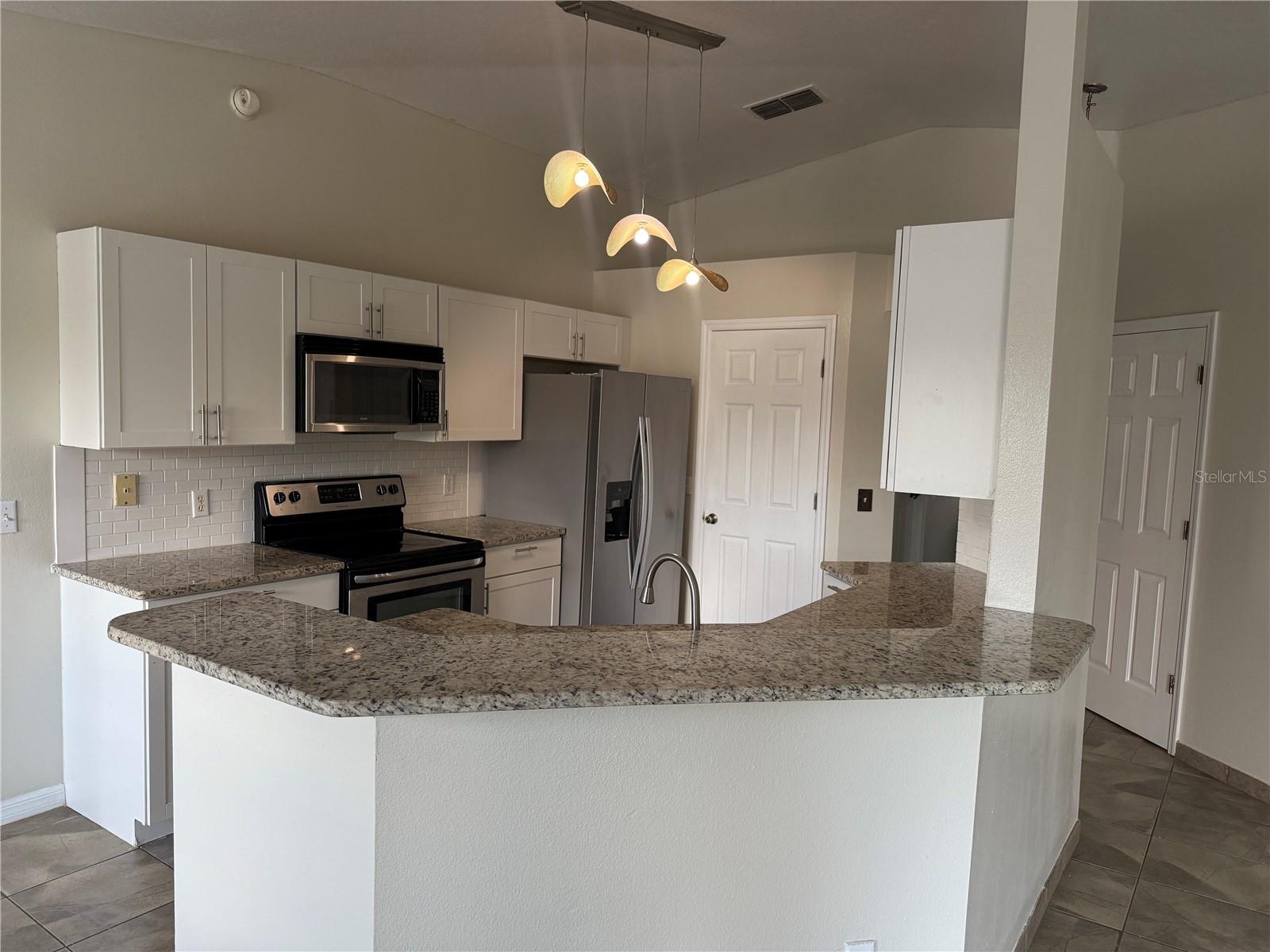 Image 3 of 14 For 711 Walnut Avenue