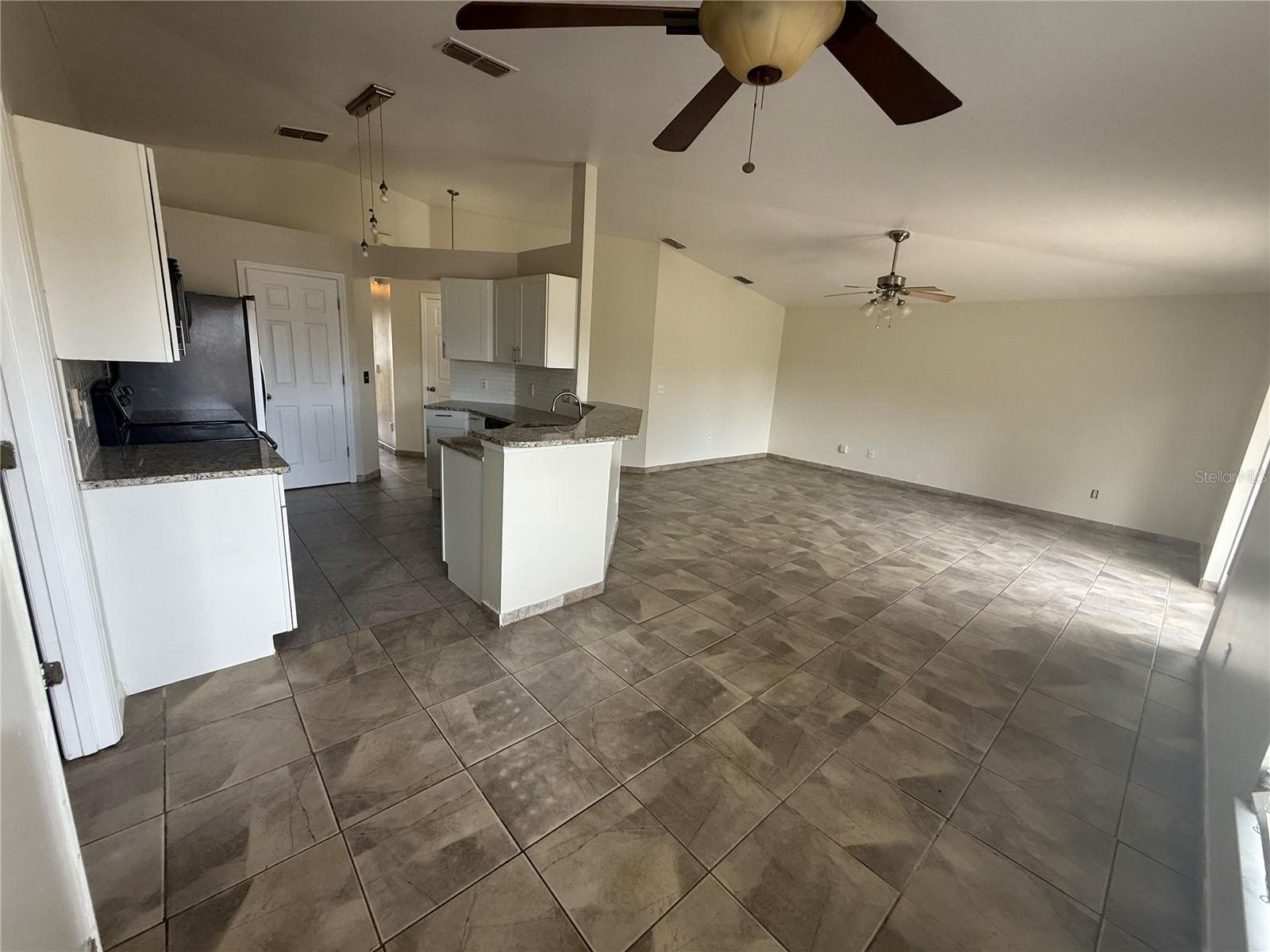 Image 5 of 14 For 711 Walnut Avenue