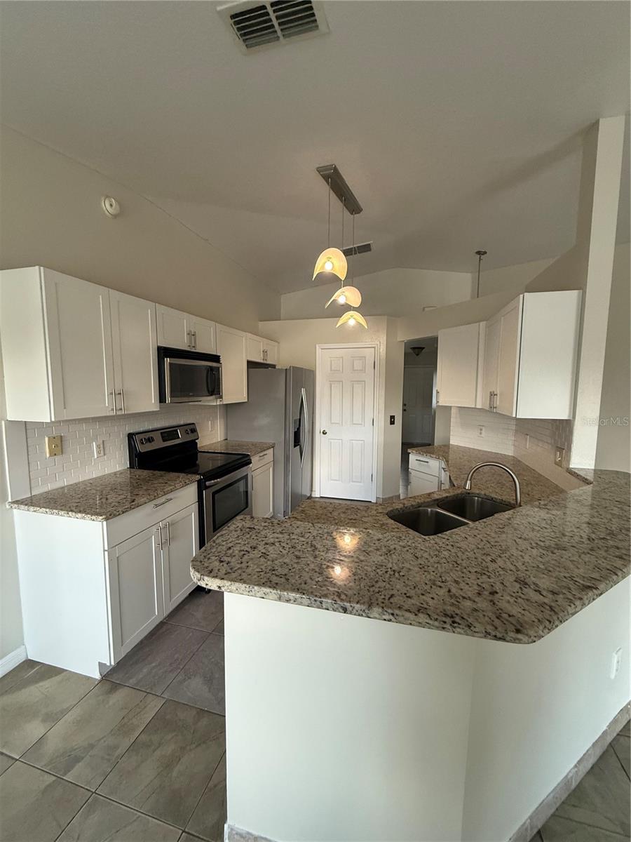 Image 6 of 14 For 711 Walnut Avenue