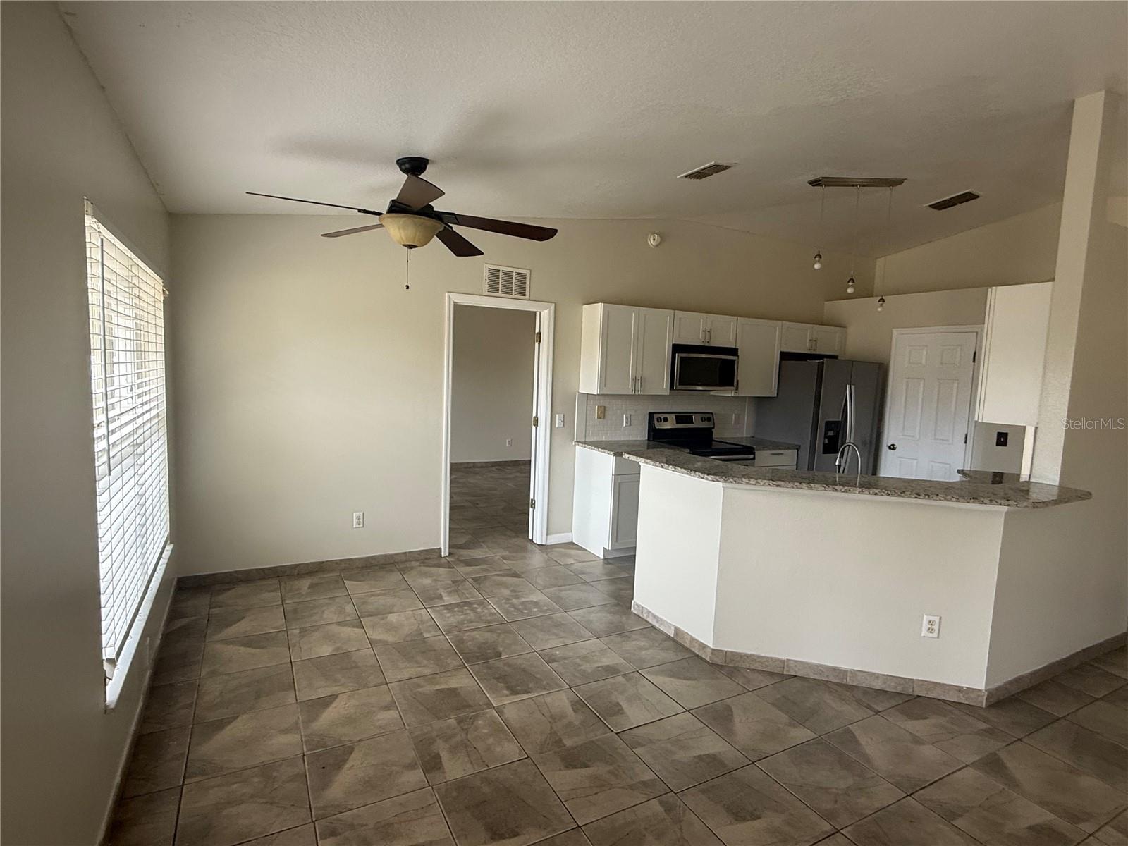 Image 7 of 14 For 711 Walnut Avenue