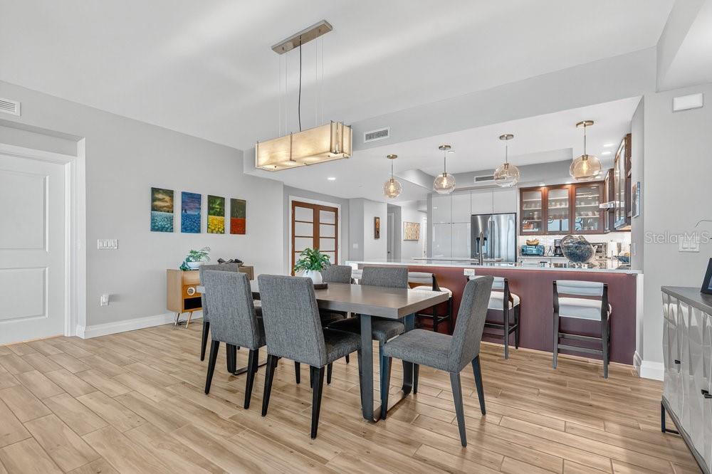 Listing photo id 10 for 800 Collany Road 302