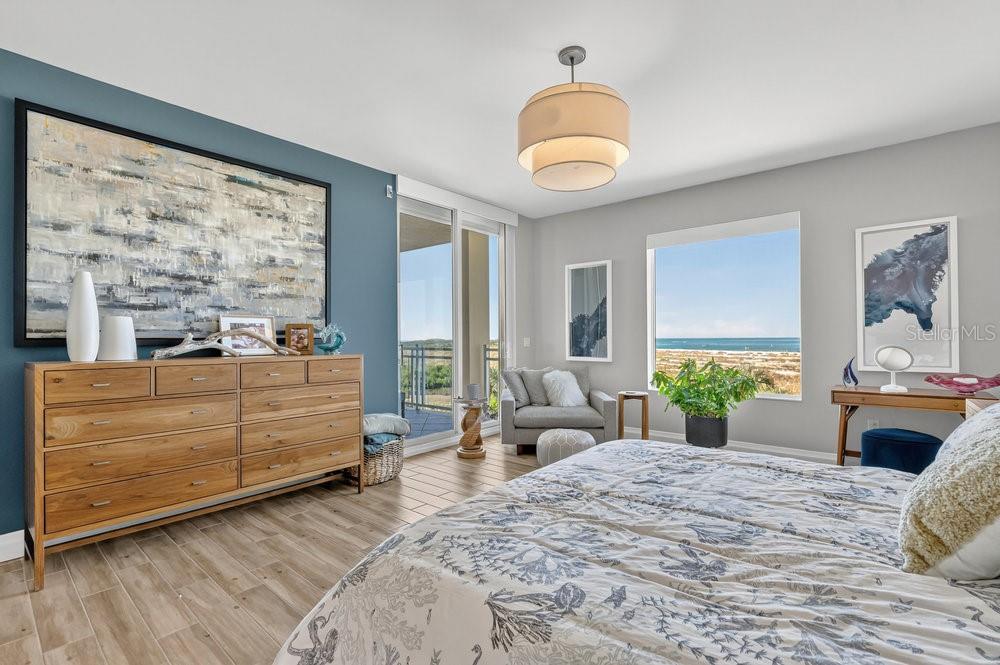 Listing photo id 15 for 800 Collany Road 302