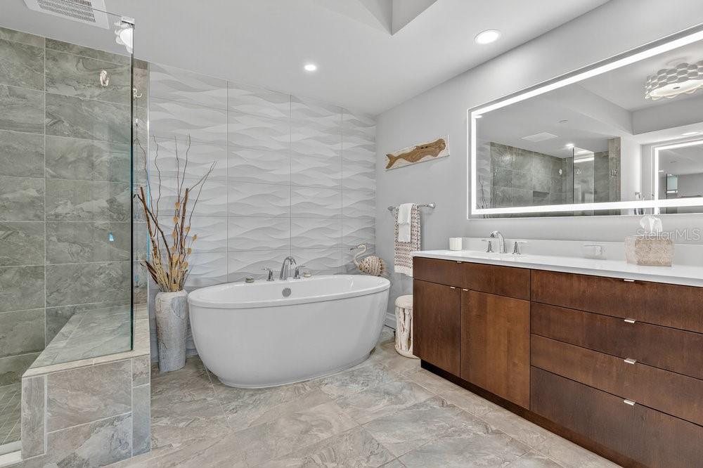 Listing photo id 19 for 800 Collany Road 302