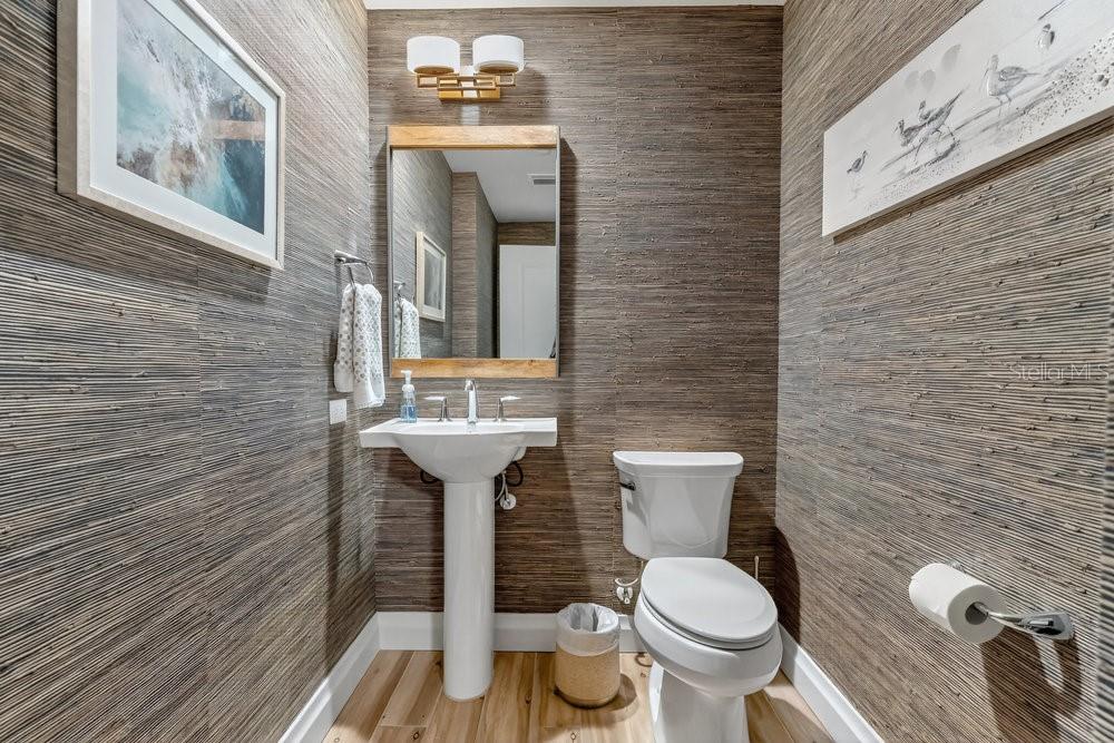 Listing photo id 24 for 800 Collany Road 302