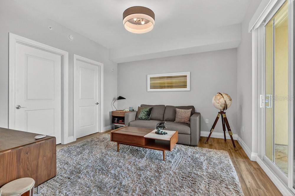 Listing photo id 25 for 800 Collany Road 302