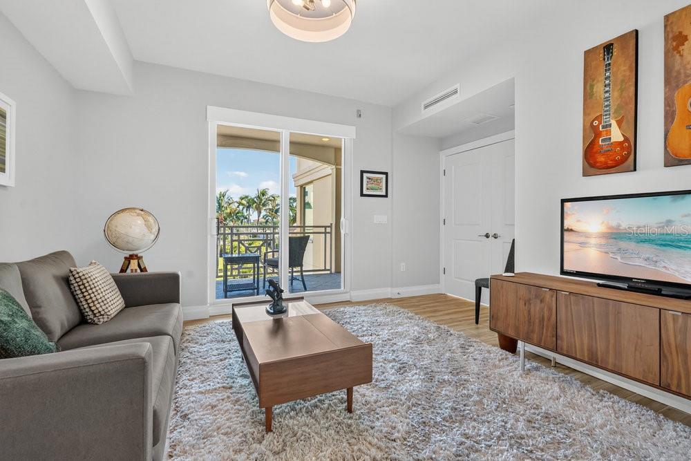 Listing photo id 26 for 800 Collany Road 302