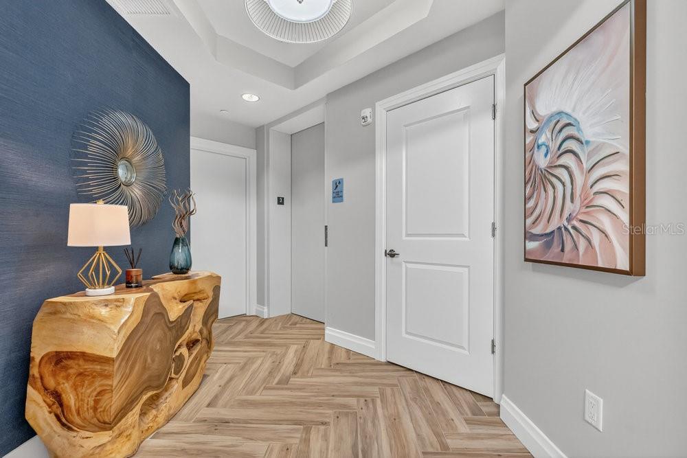 Listing photo id 1 for 800 Collany Road 302