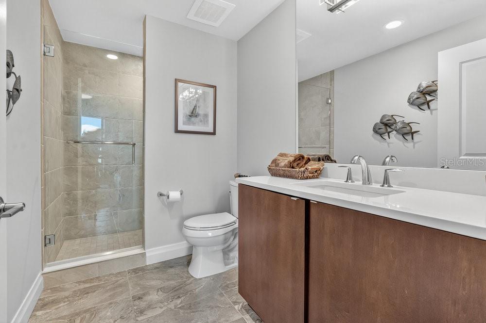 Listing photo id 31 for 800 Collany Road 302