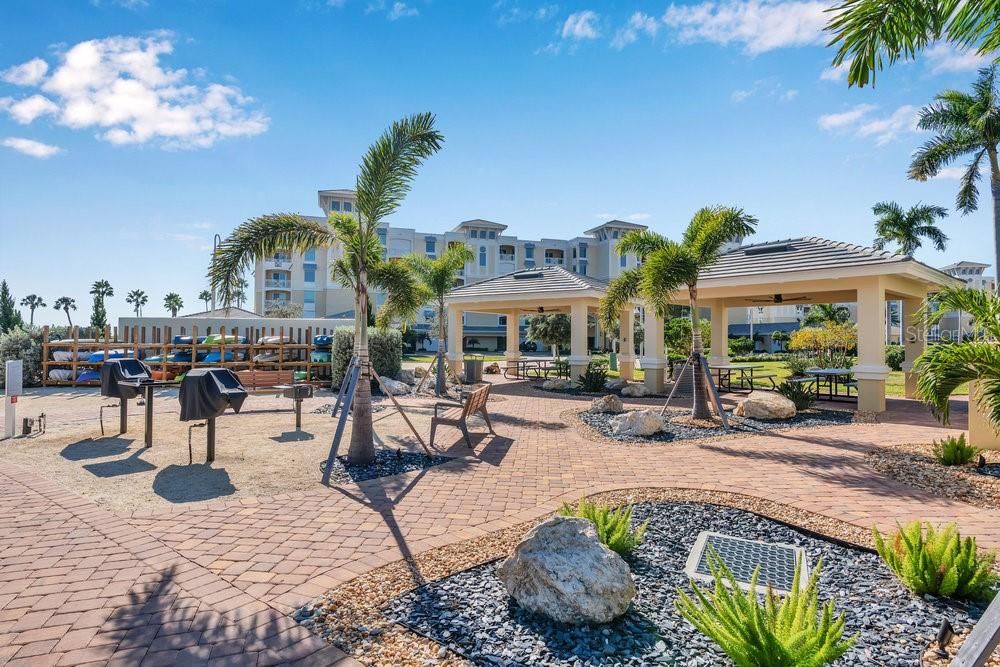 Listing photo id 47 for 800 Collany Road 302