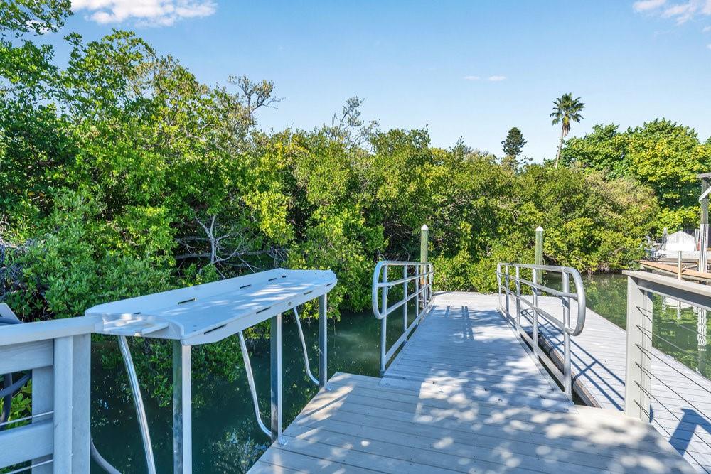 Listing photo id 50 for 800 Collany Road 302