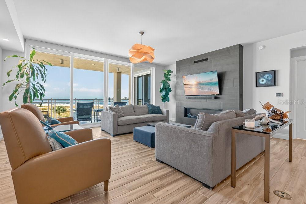 Listing photo id 4 for 800 Collany Road 302