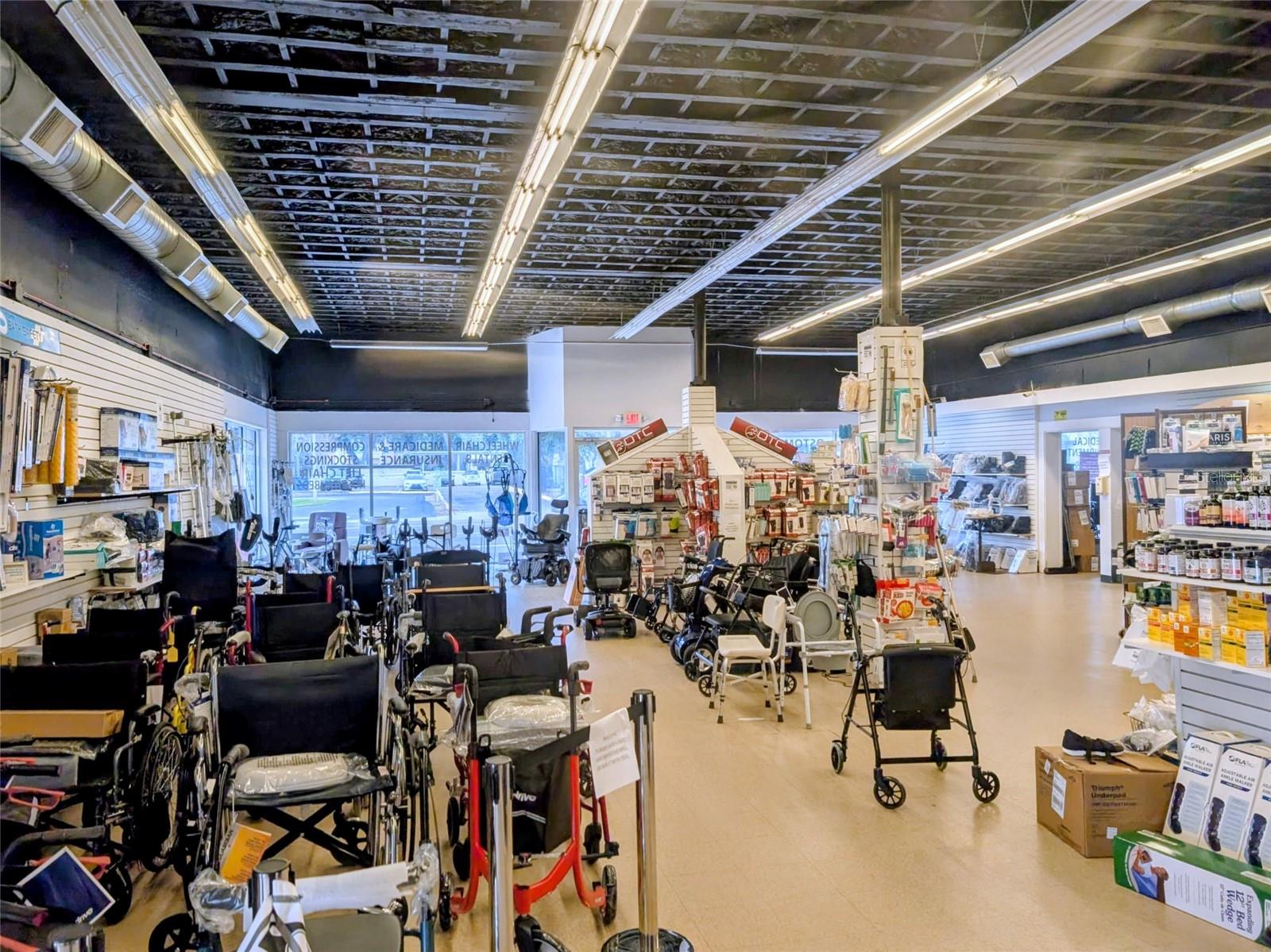 Listing photo id 12 for 915 Orange Avenue