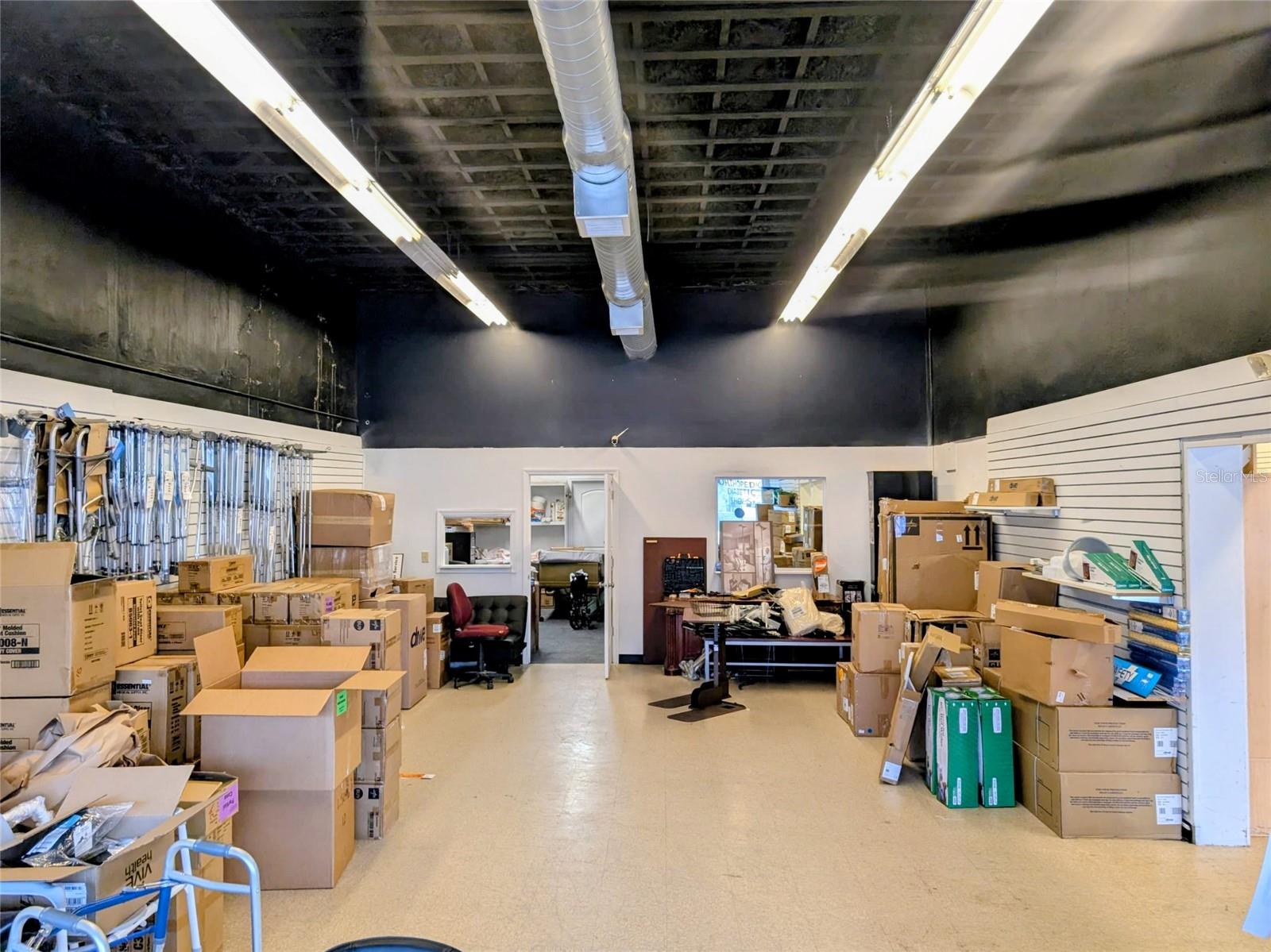 Listing photo id 13 for 915 Orange Avenue