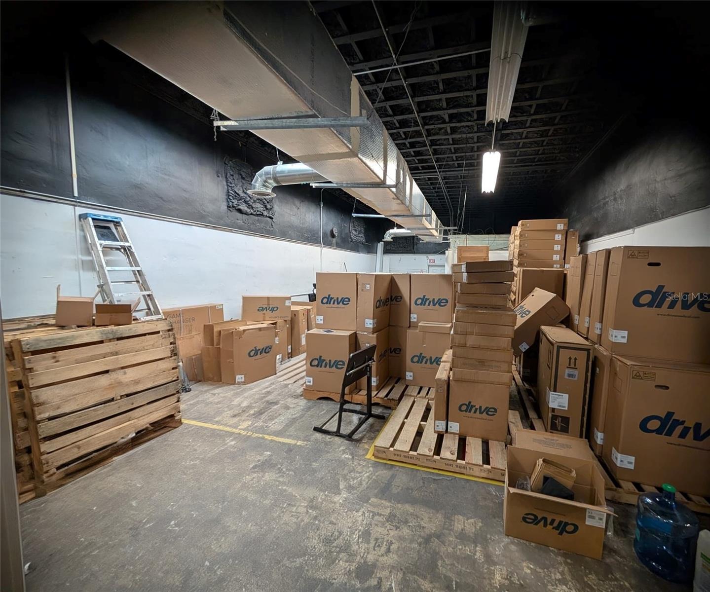 Listing photo id 15 for 915 Orange Avenue