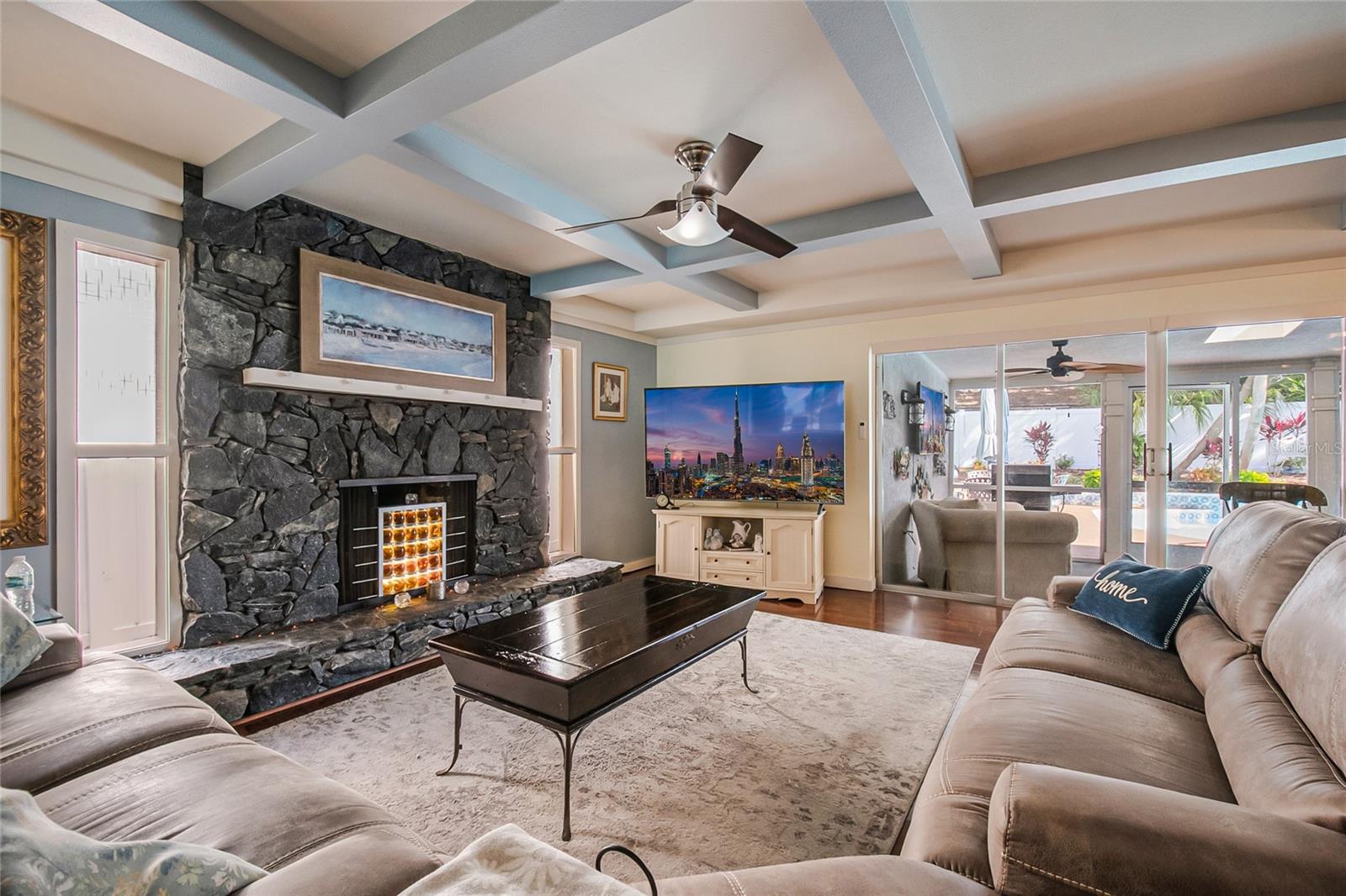 Image 11 of 54 For 617 Riverview Avenue