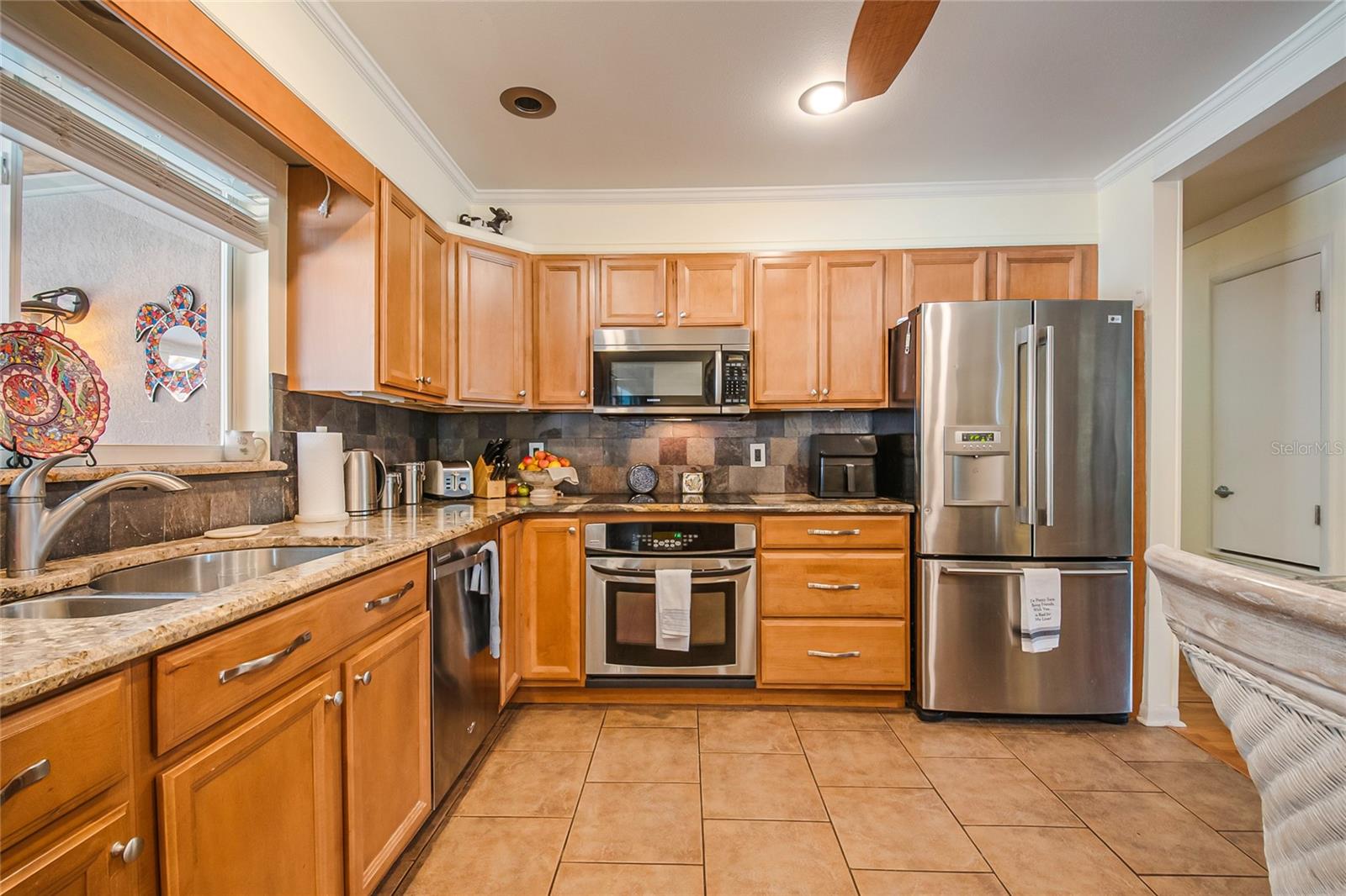 Image 15 of 54 For 617 Riverview Avenue