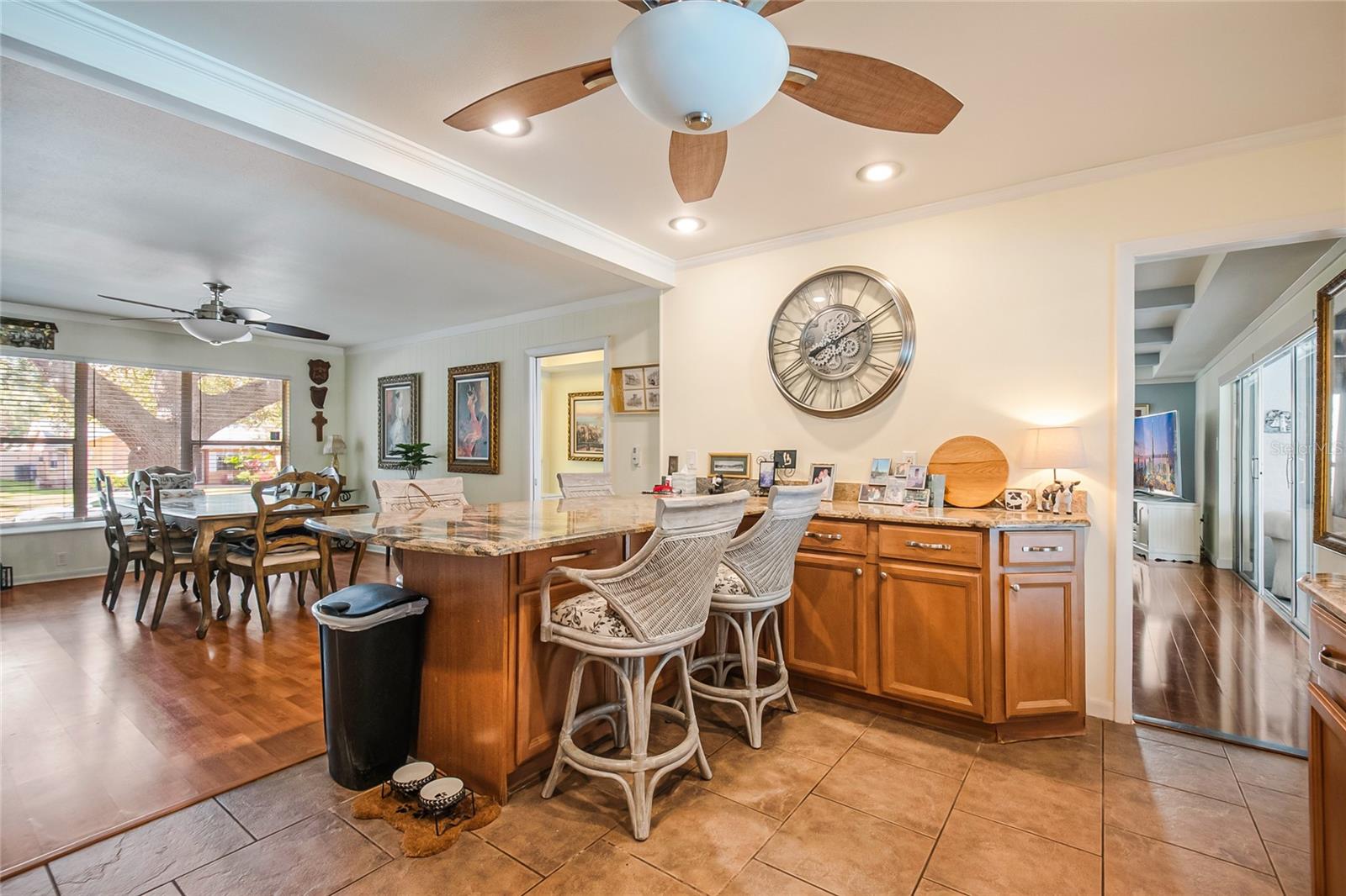 Image 17 of 54 For 617 Riverview Avenue