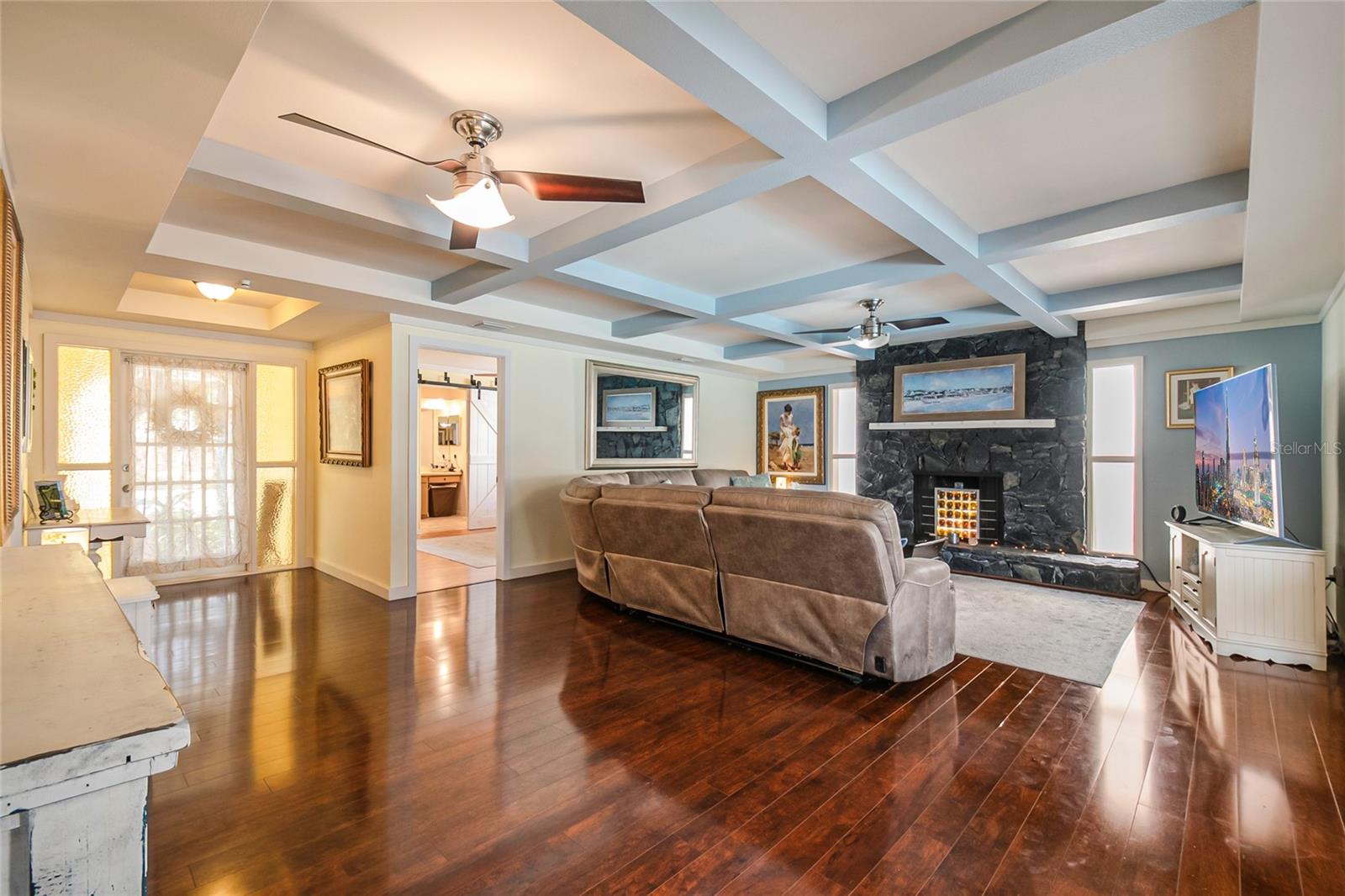 Image 9 of 54 For 617 Riverview Avenue