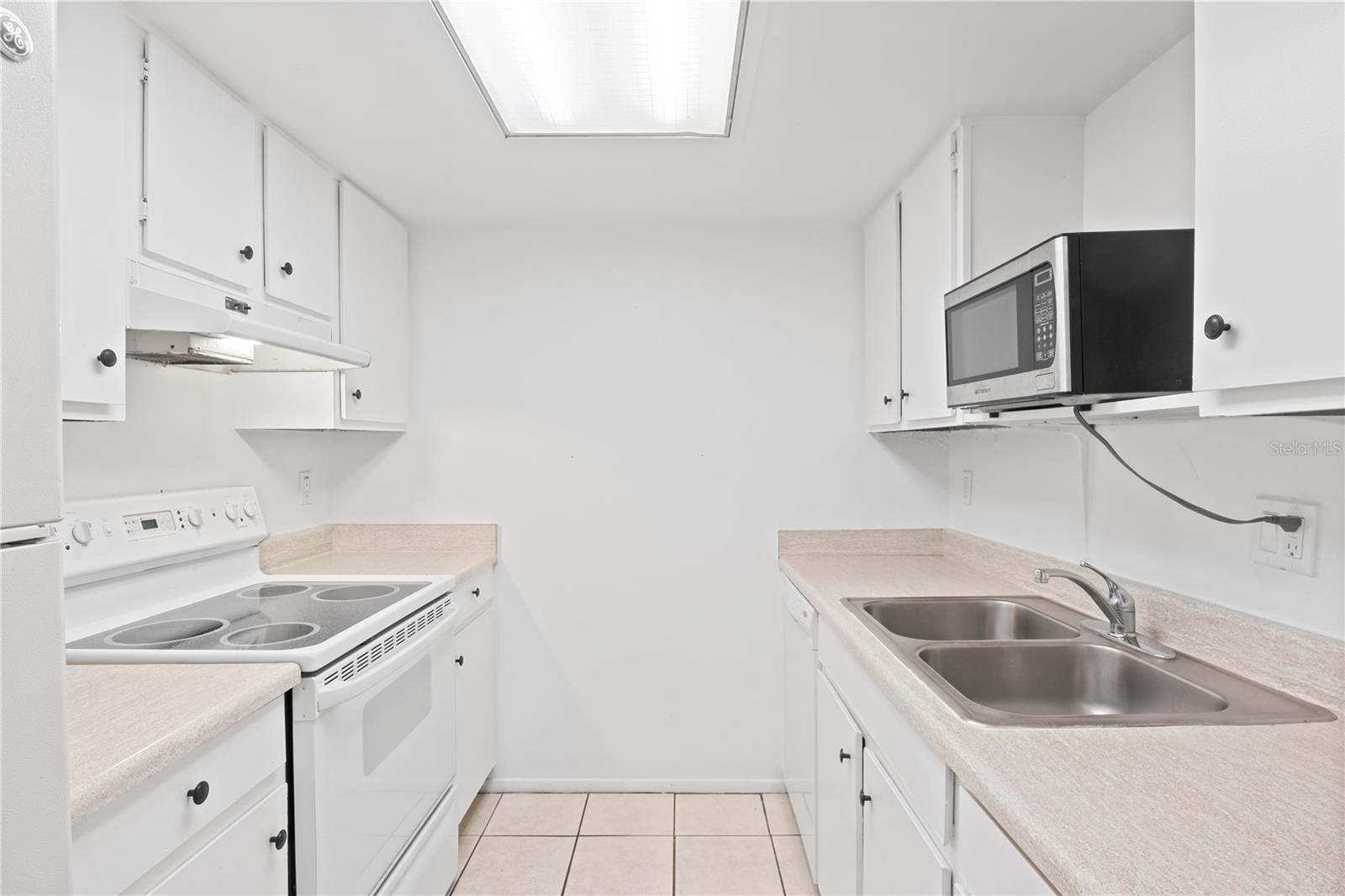 Image 4 of 25 For 920 Lake Destiny Road F