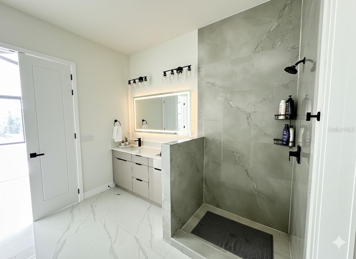 Image 7 of 15 For 1939 Alliance Avenue