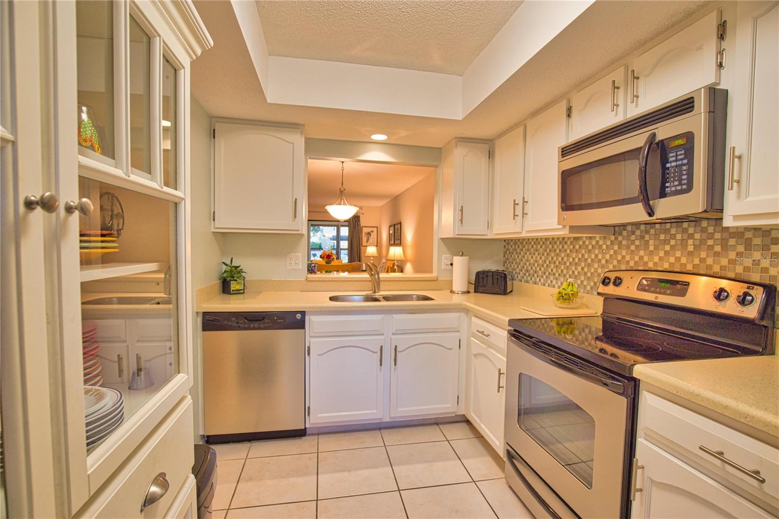 Image 10 of 21 For 360 Three Lakes Lane G