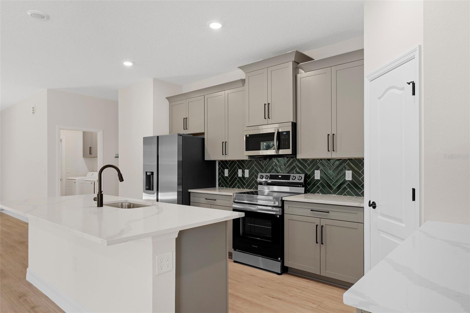 Image 10 of 39 For 7835 Creek Way