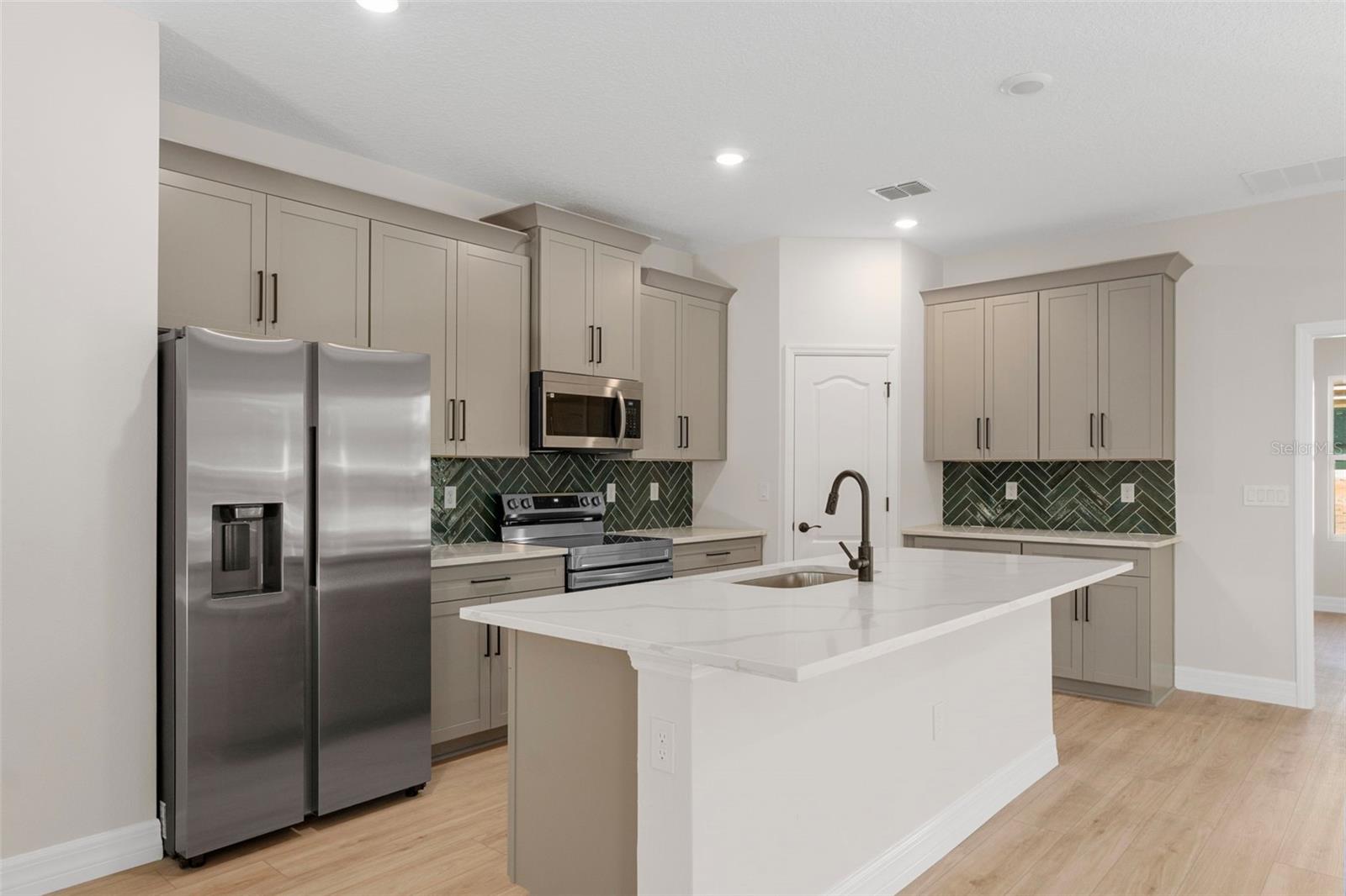 Image 11 of 39 For 7835 Creek Way