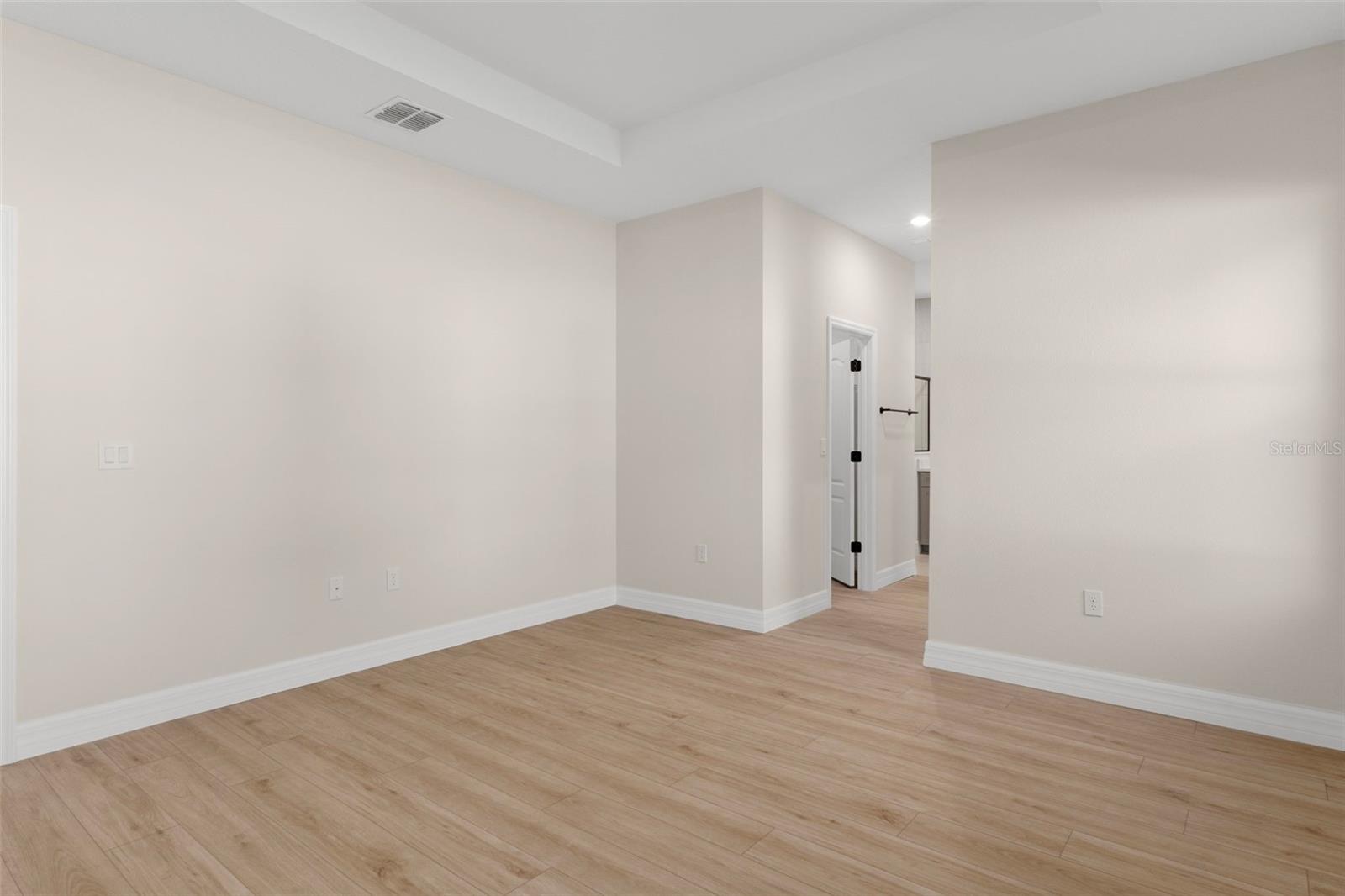 Image 15 of 39 For 7835 Creek Way