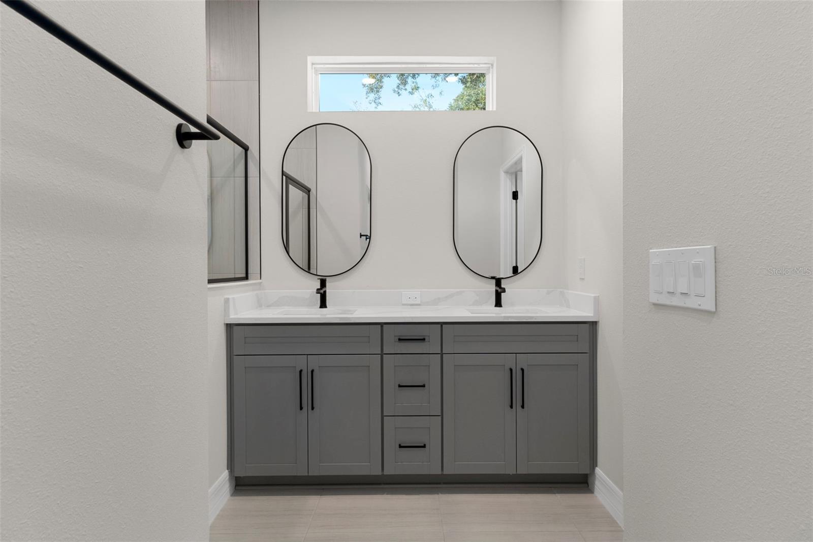 Image 17 of 39 For 7835 Creek Way