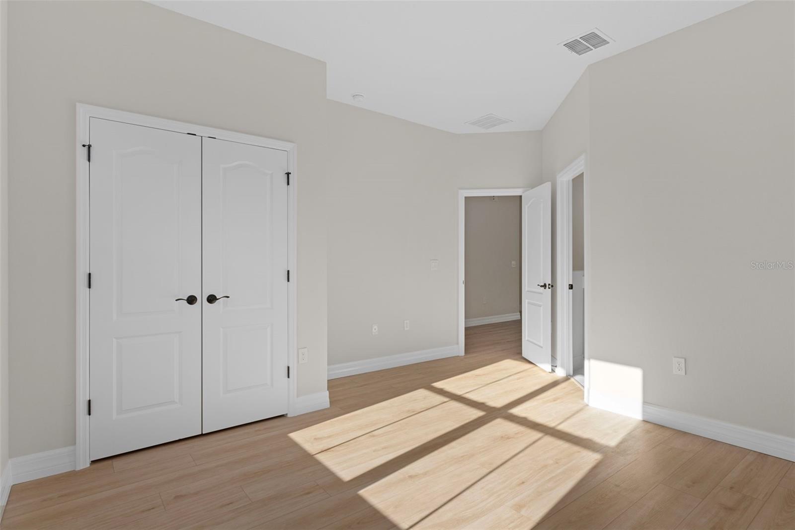 Image 22 of 39 For 7835 Creek Way