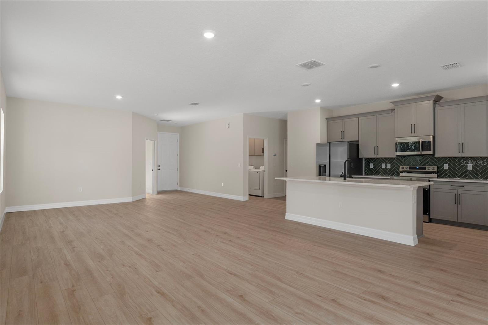 Image 8 of 39 For 7835 Creek Way