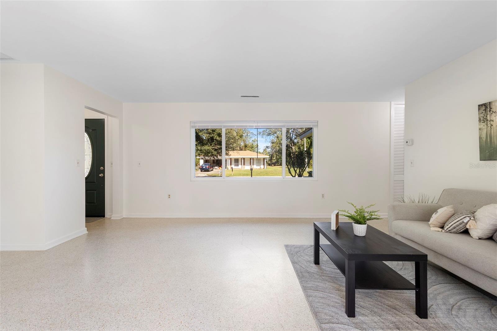 Image 15 of 78 For 353 Lake Crescent Drive