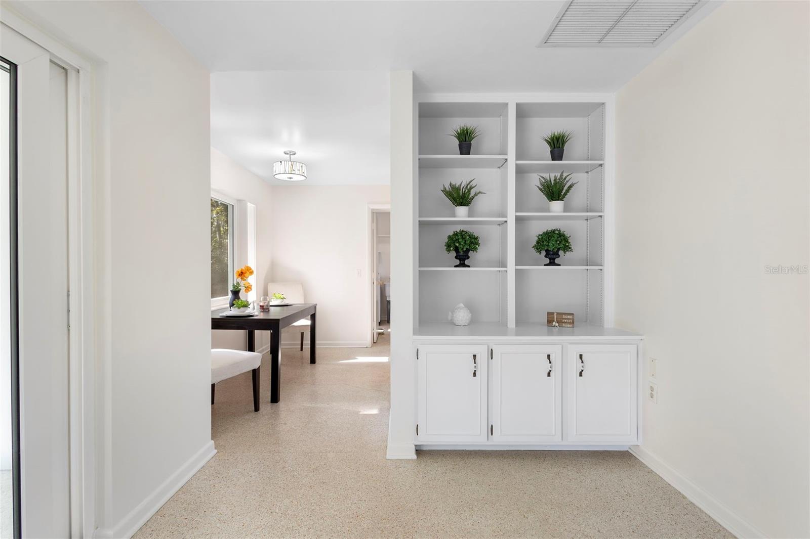 Image 16 of 78 For 353 Lake Crescent Drive