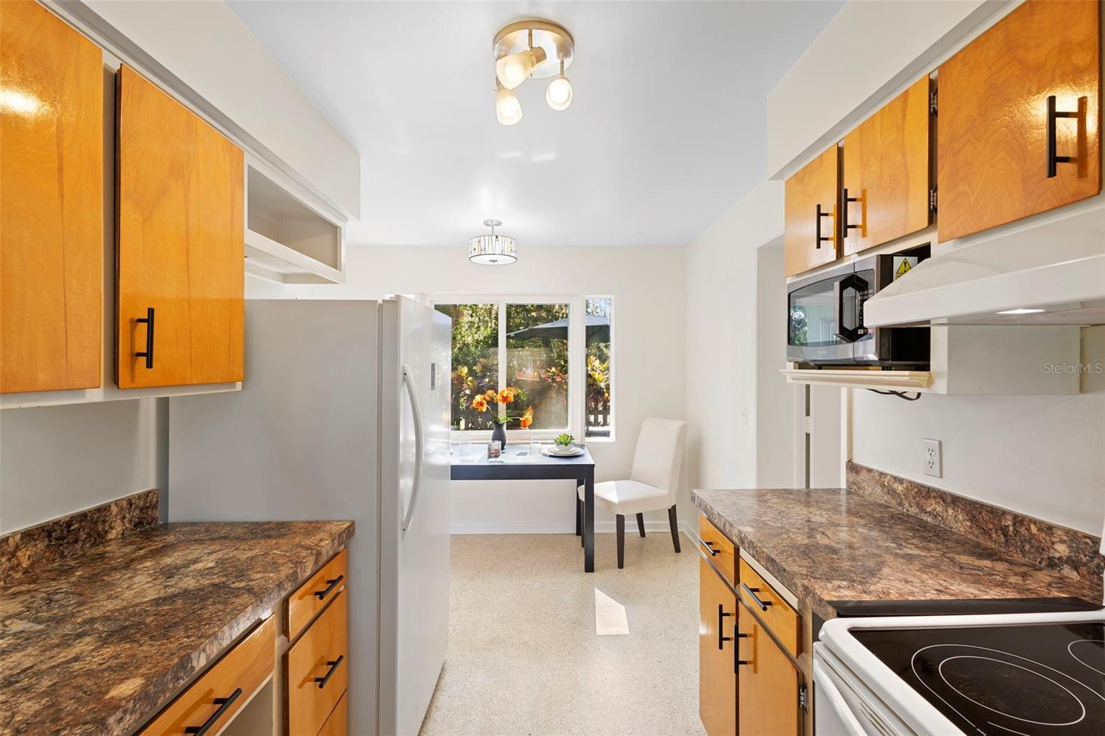 Image 21 of 78 For 353 Lake Crescent Drive